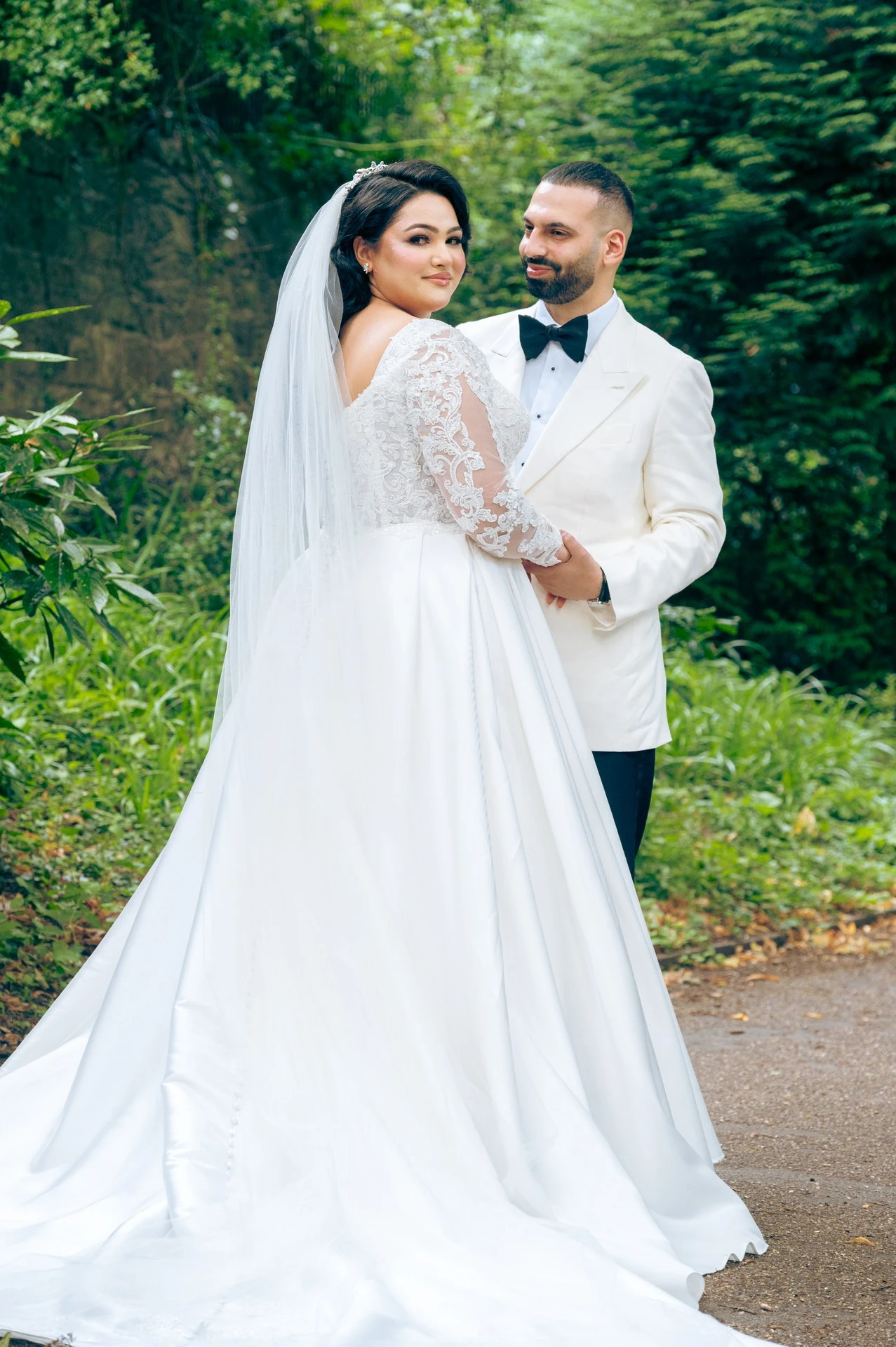 Bride portrait at luxury wedding, photographed by Eyecon Moments